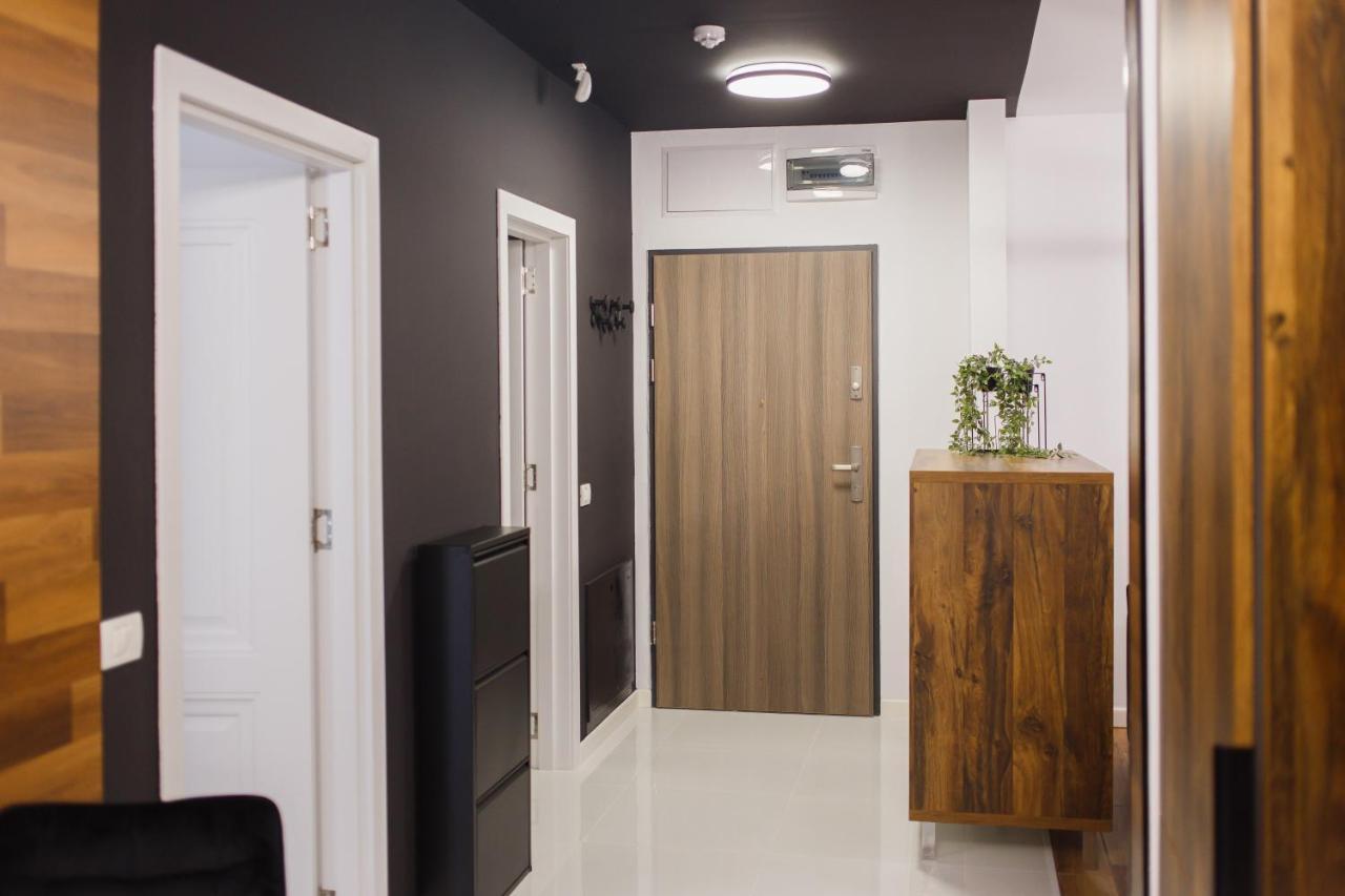 Chocolate Delight At West Residence Орадеа Екстериор снимка